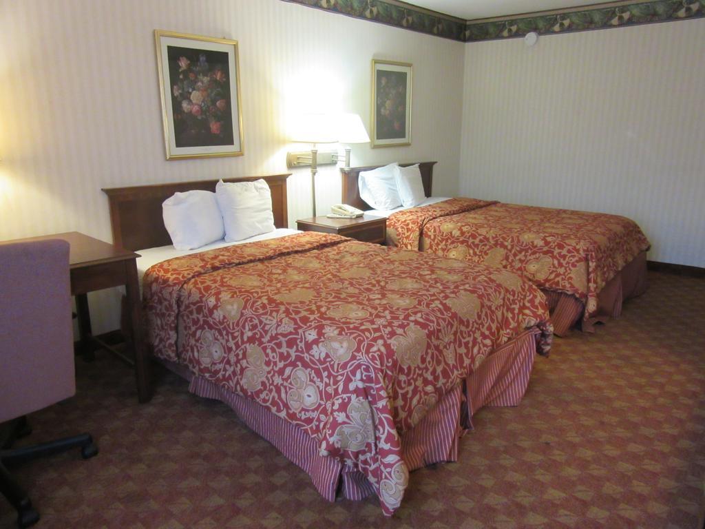 Governor'S Inn & Suites Memphis Room photo