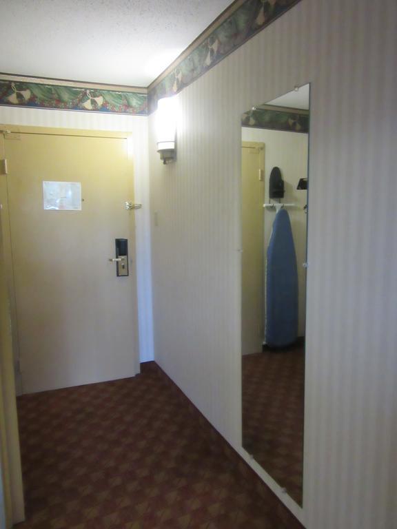 Governor'S Inn & Suites Memphis Room photo